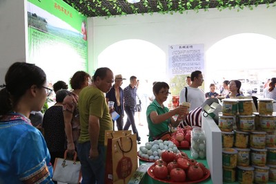 長順縣土特產(chǎn)亮相粵桂黔名優(yōu)產(chǎn)品展銷會，農(nóng)副產(chǎn)品銷售火爆獲熱捧